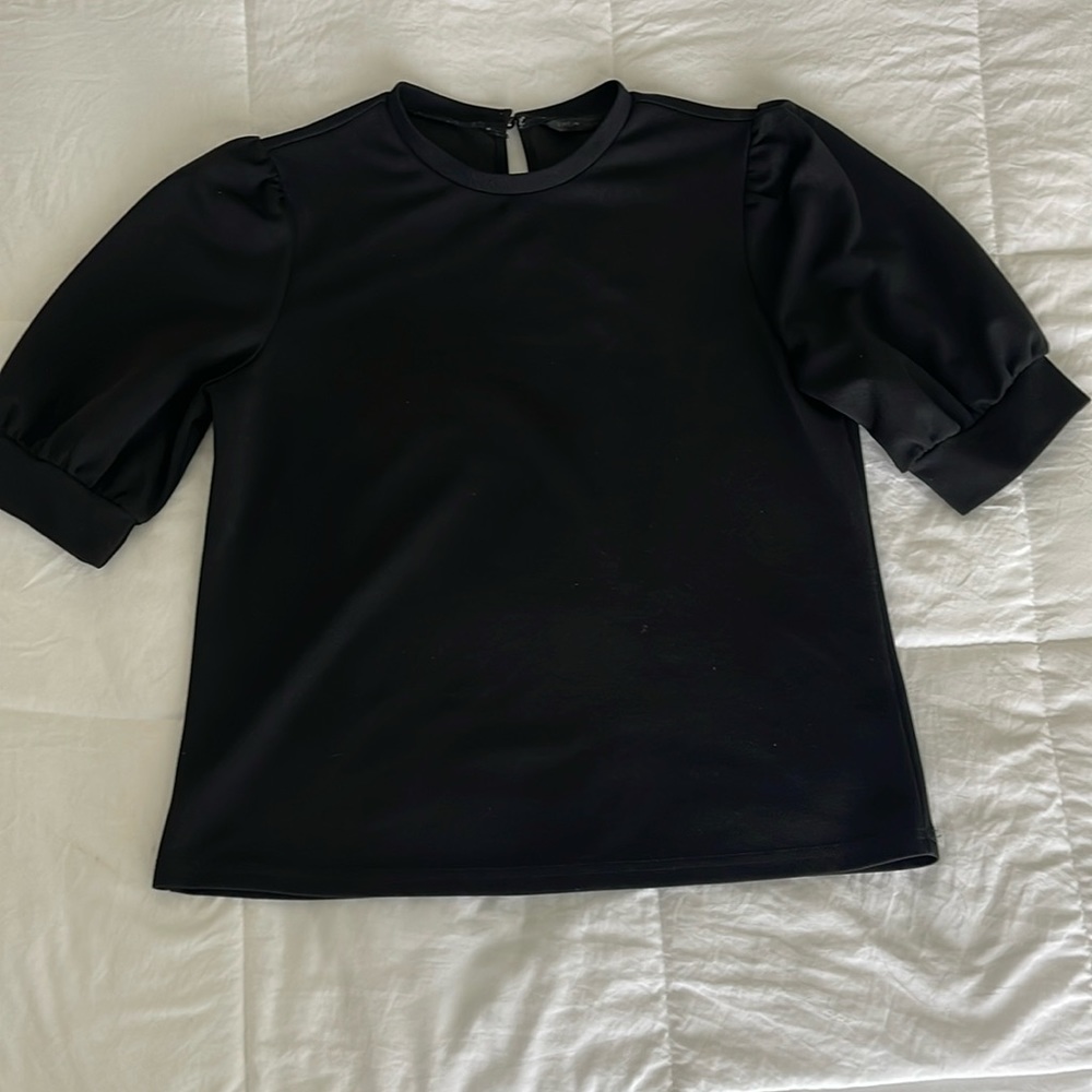 Black short sleeve shirt